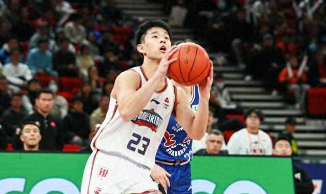 B体育官网：CBA外援表现抢眼，本土球员如何与之抗衡？的简单介绍