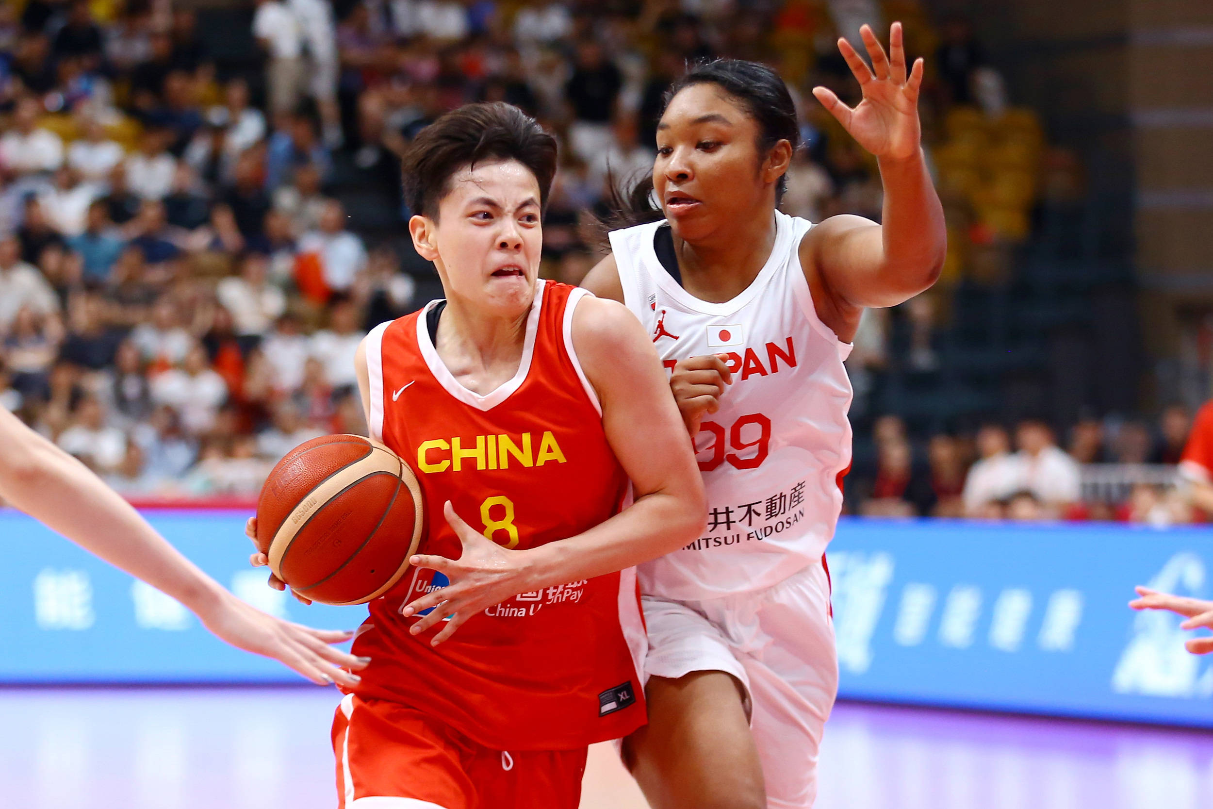 B体育官网：中国女篮世界杯备战，全力以赴冲击佳绩