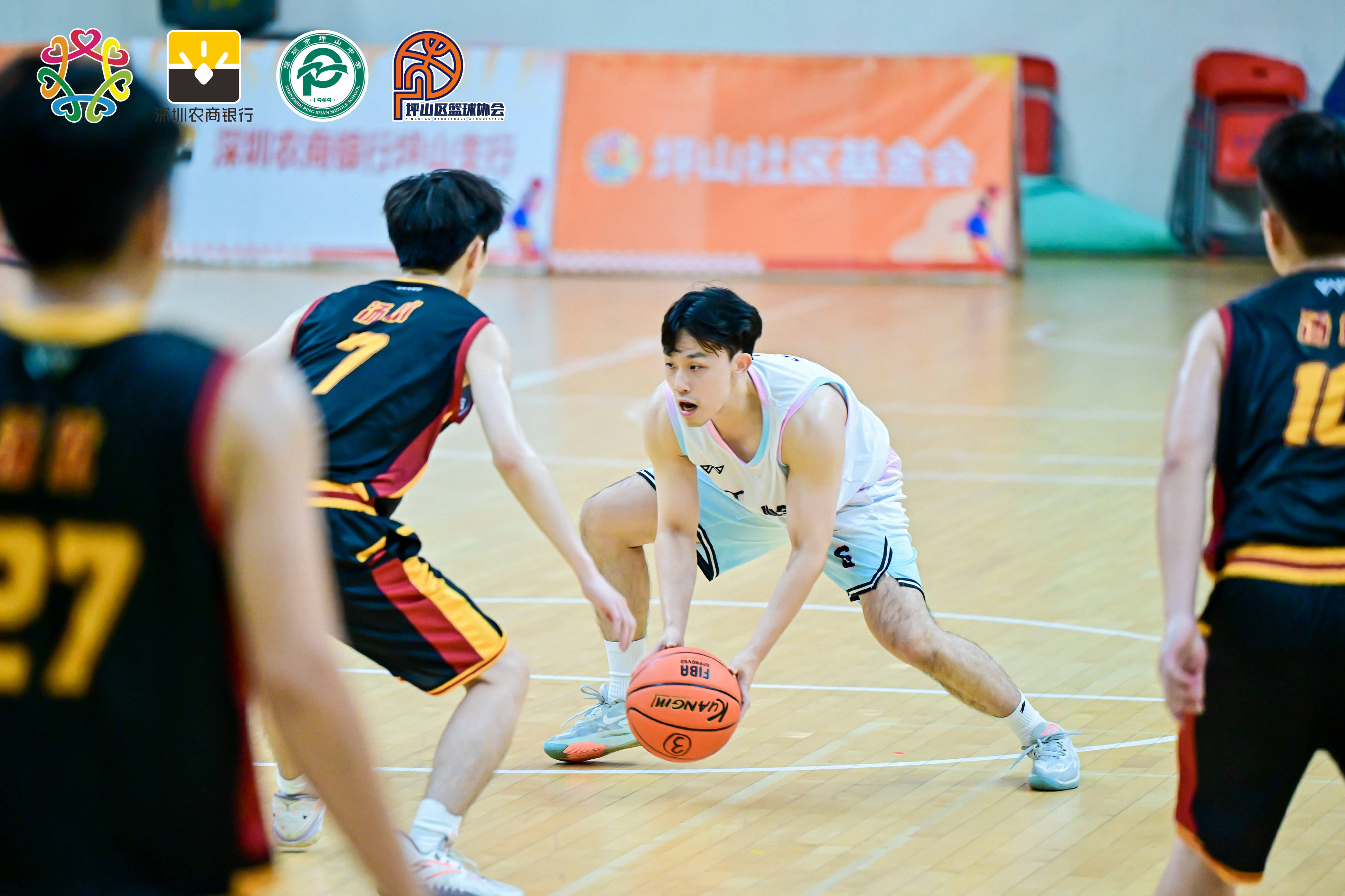 包含B体育官网：社区篮球赛掀起热潮，全民参与共享运动乐趣的词条
