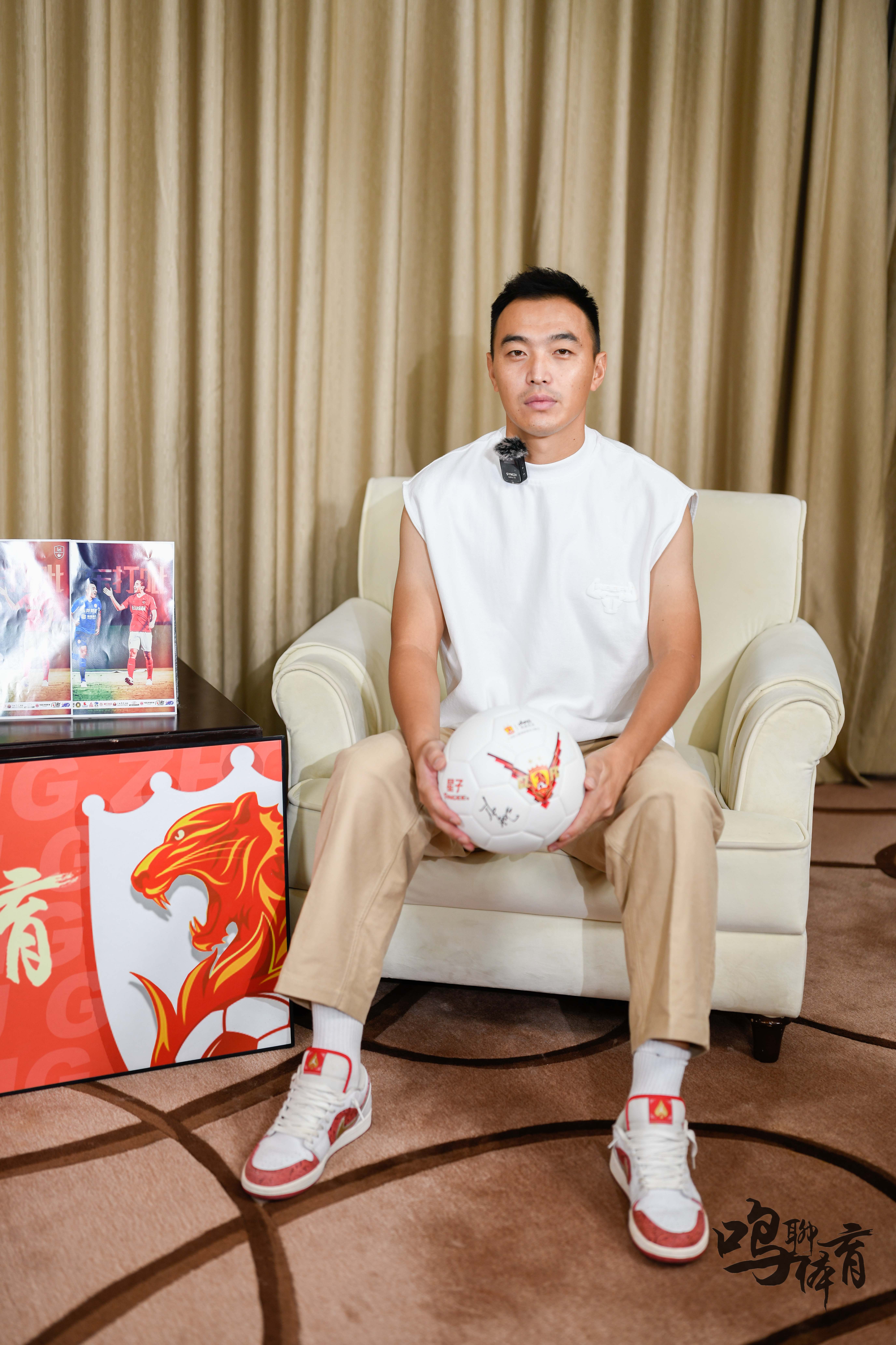 B体育APP:冯潇霆：分享经验，帮助年轻球员成长，为中国足球贡献力量的简单介绍